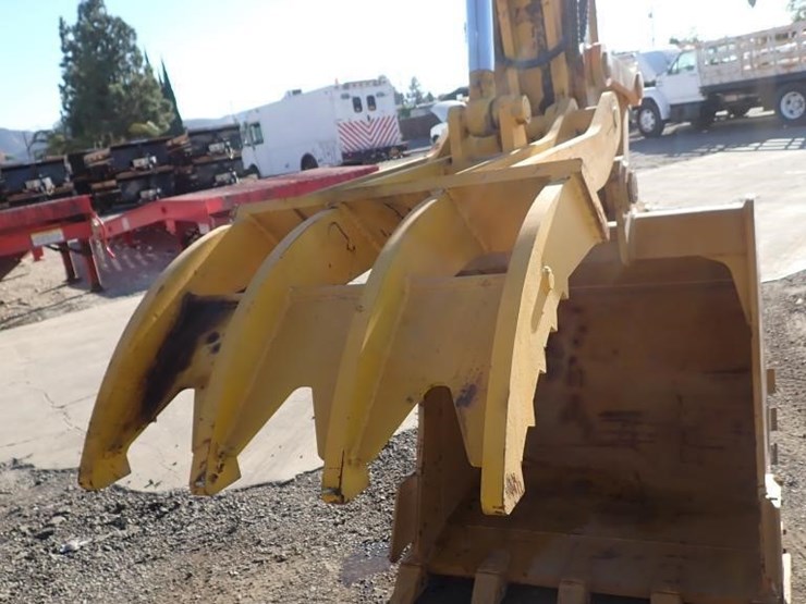 2024-caterpillar-320gc-image-8