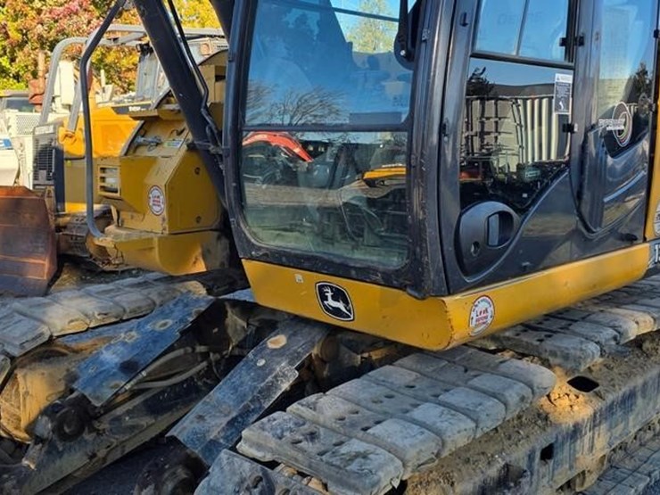 2015-deere-135g-image-41