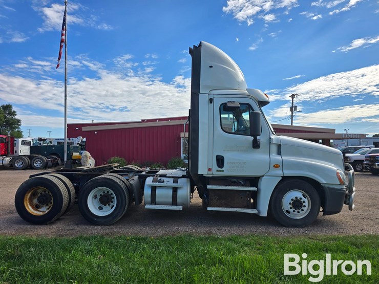 2019-freightliner-cascadia-125-t/a-day-cab-truck-tractor-image-4