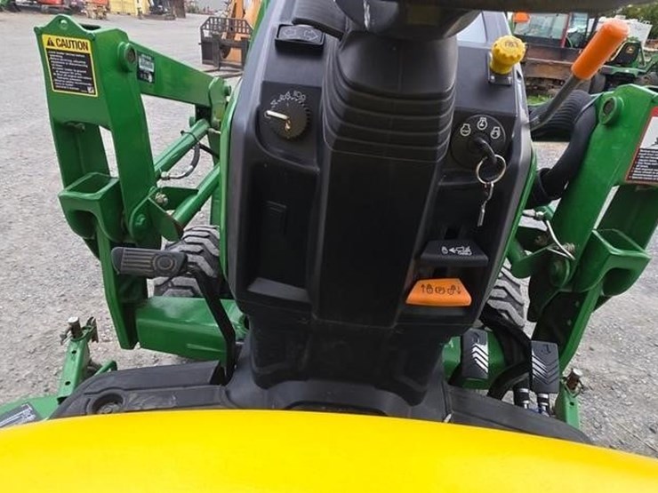 2014-john-deere-1025r-image-41