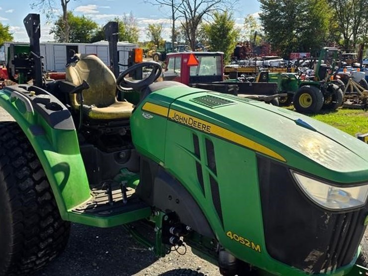 john-deere-4052m-image-7