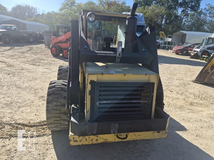new-holland-l781-image-7