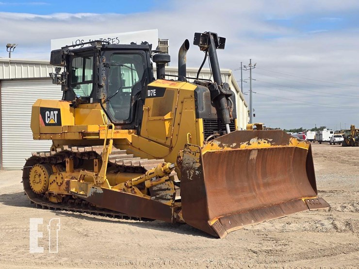 2017-caterpillar-d7e-image-2