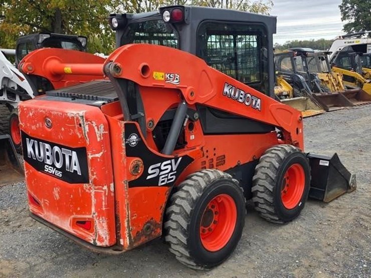 2016-kubota-ssv65-image-4