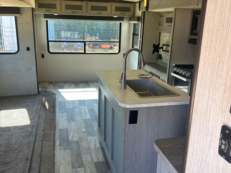 2020-heartland-40ft-t/a-ball-hitch-tow-behind-camper-image-5