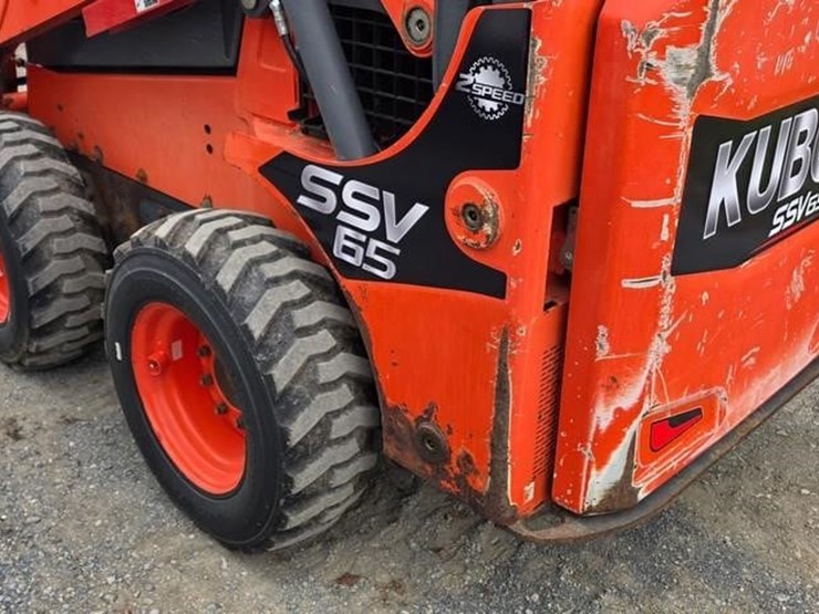 2016-kubota-ssv65-image-17