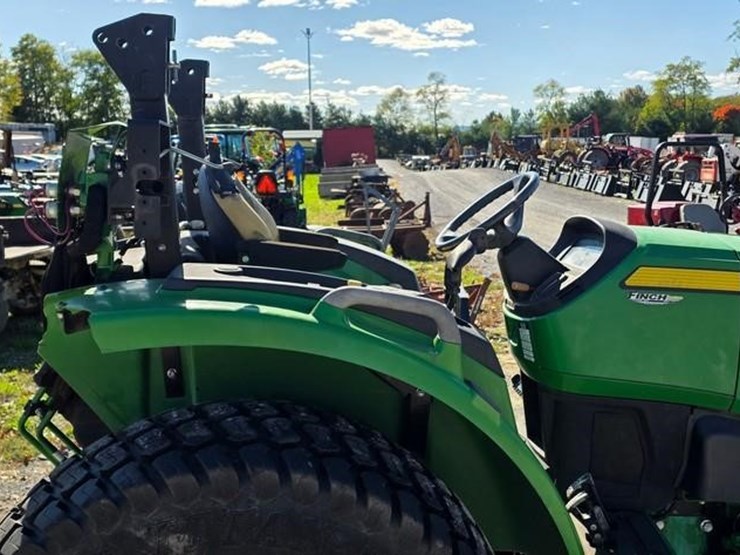 john-deere-4052m-image-11
