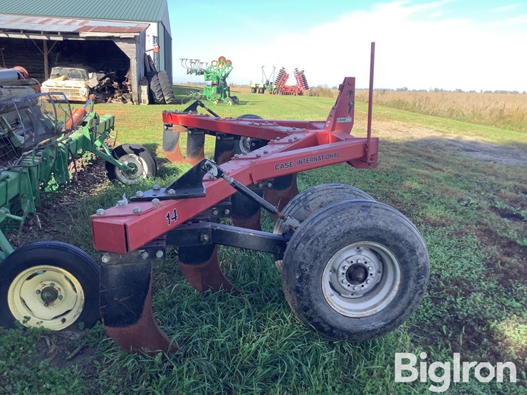case-ih-14-v-ripper/subsoiler-plow-image-4