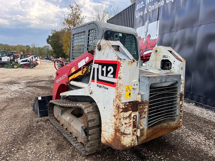 2014-takeuchi-tl12-skid-steer-loader-image-4