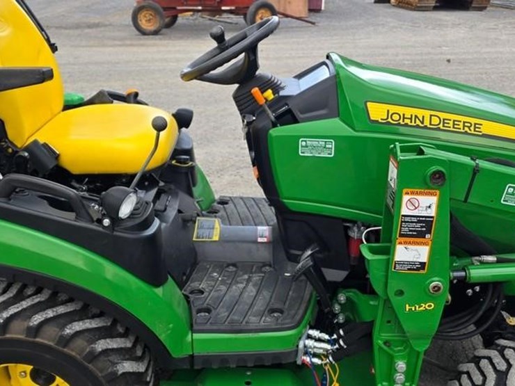 2014-john-deere-1025r-image-11