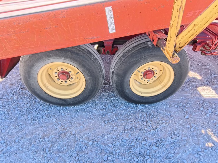 #1029-•-new-holland-1033-small-square-bale-stacker-image-26
