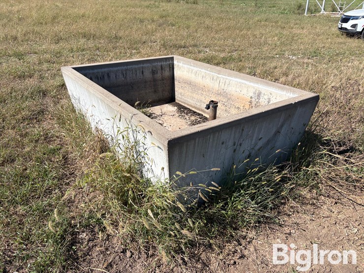 livestock-concrete-waterer-image-5