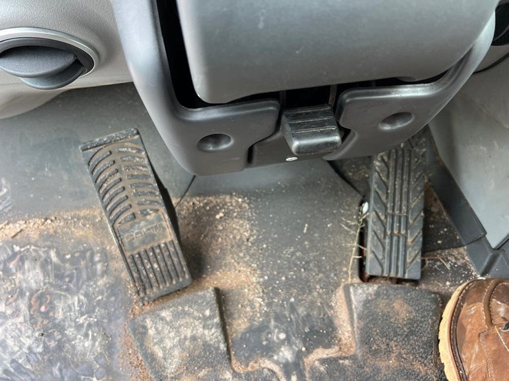 2019-case-221f-wheel-loader-image-26