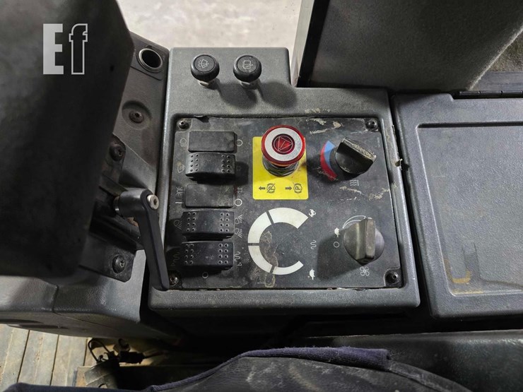 2012-caterpillar-cp56-image-21