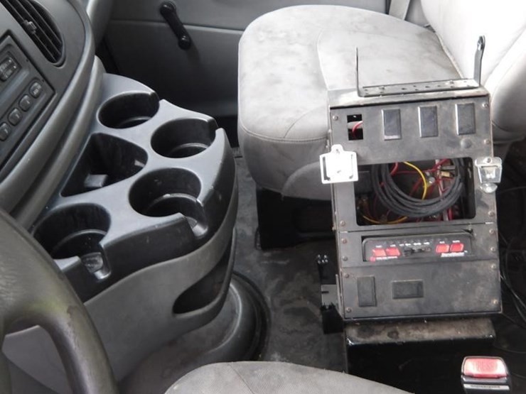 2006-ford-e350-image-22