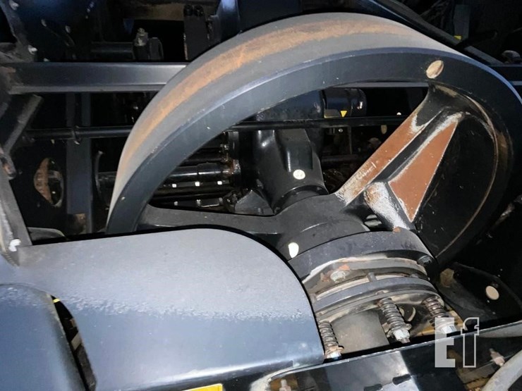 2013-new-holland-big-baler-340-image-39