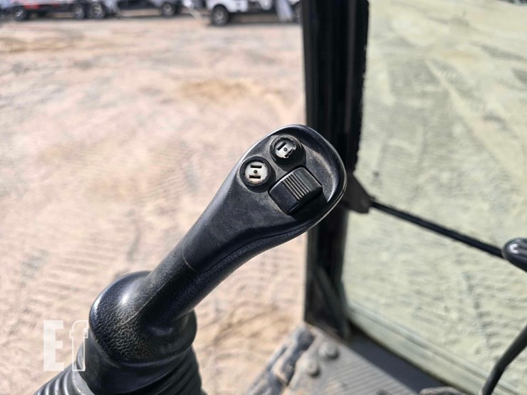 2018-caterpillar-320gc-image-16