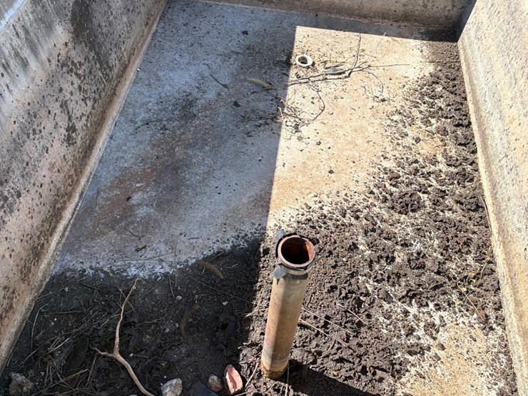 livestock-concrete-waterer-image-16