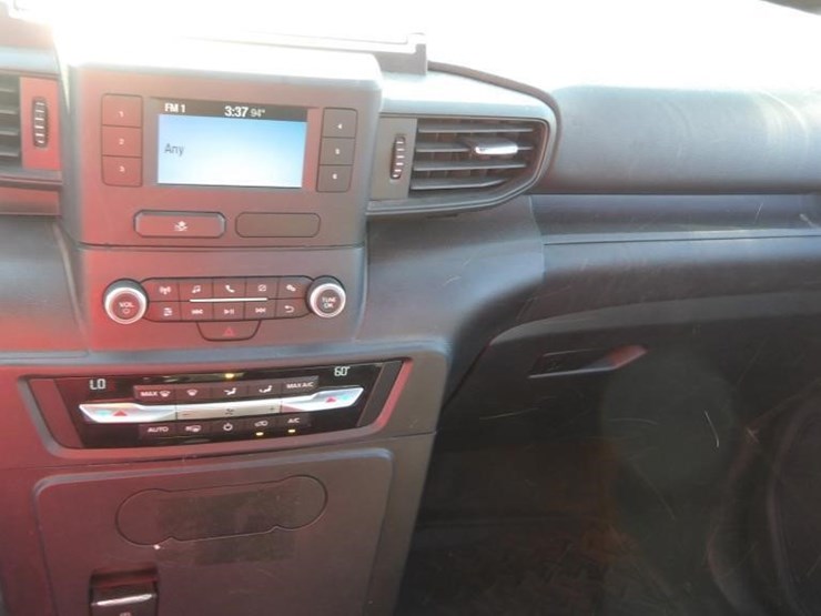 2020-ford-explorer-image-21