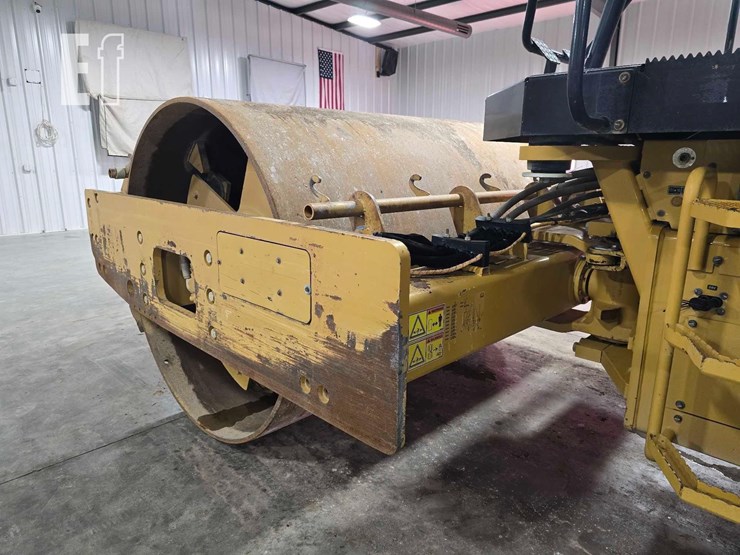 2016-caterpillar-cs56b-image-12