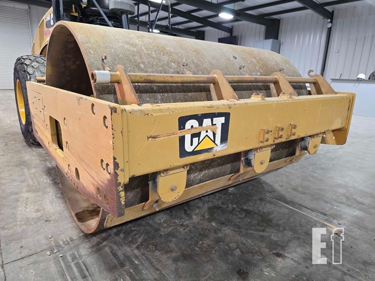 2016-caterpillar-cs56b-image-10
