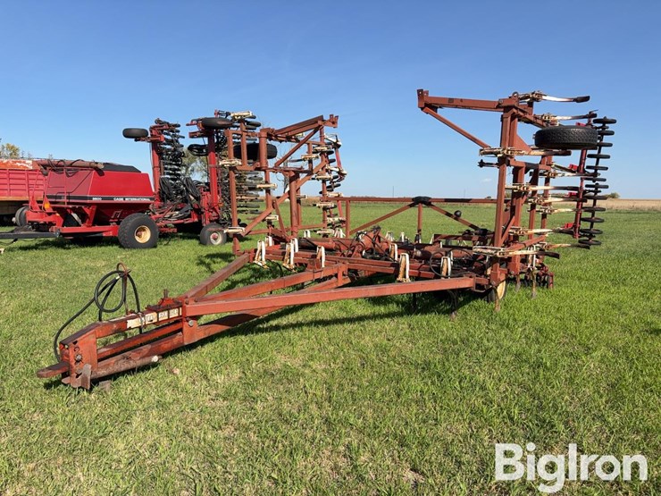 wil-rich-27’-field-cultivator-image-1