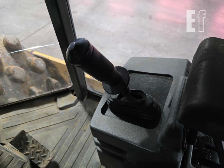 2012-caterpillar-cp56-image-20