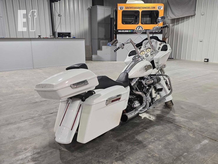 2013-harley-davidson-road-glide-image-3