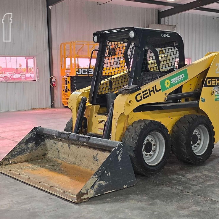 2021 GEHL R165