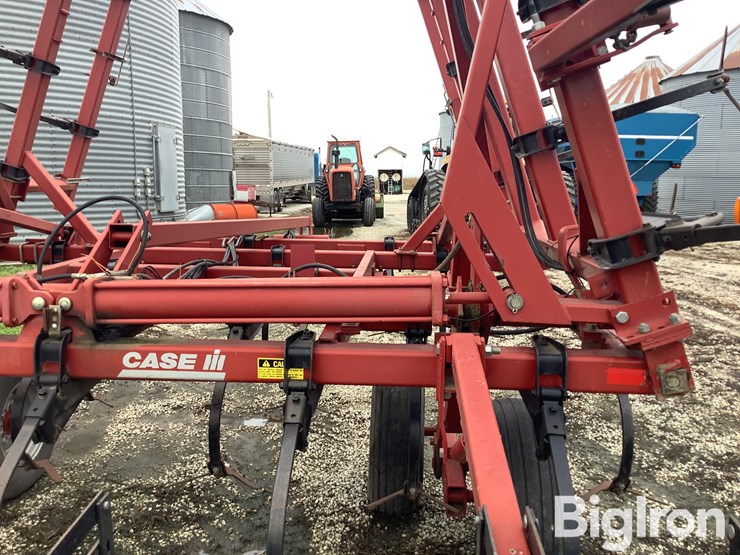case-ih-4300-field-cultivator-image-13
