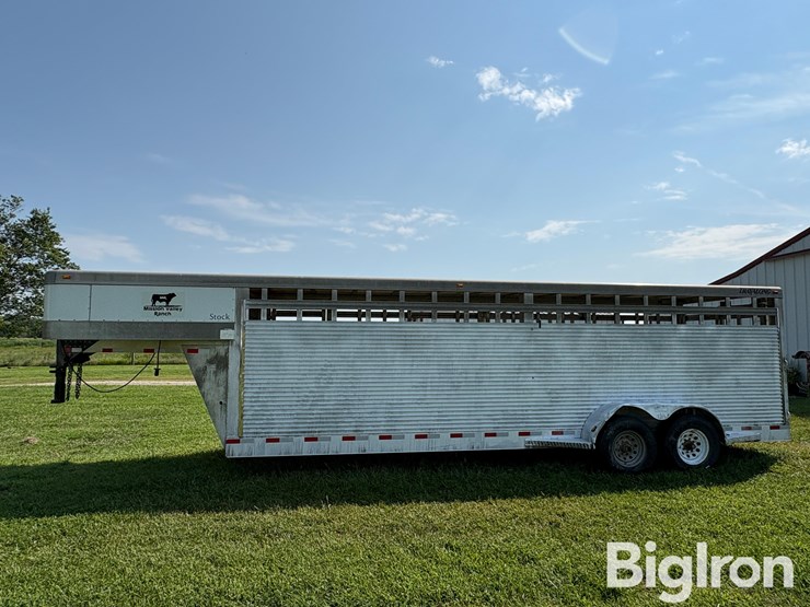 2006-travalong-6’8”x24’-t/a-gooseneck-aluminum-livestock-trailer-image-4