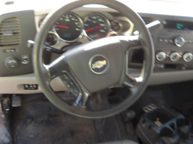 2013-chevrolet-silverado-2500-image-19