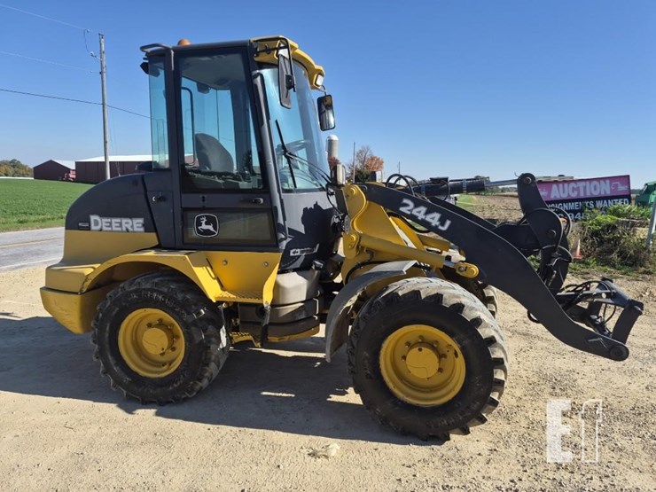 2012-deere-244j-image-8
