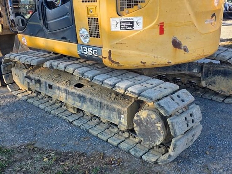 2015-deere-135g-image-28
