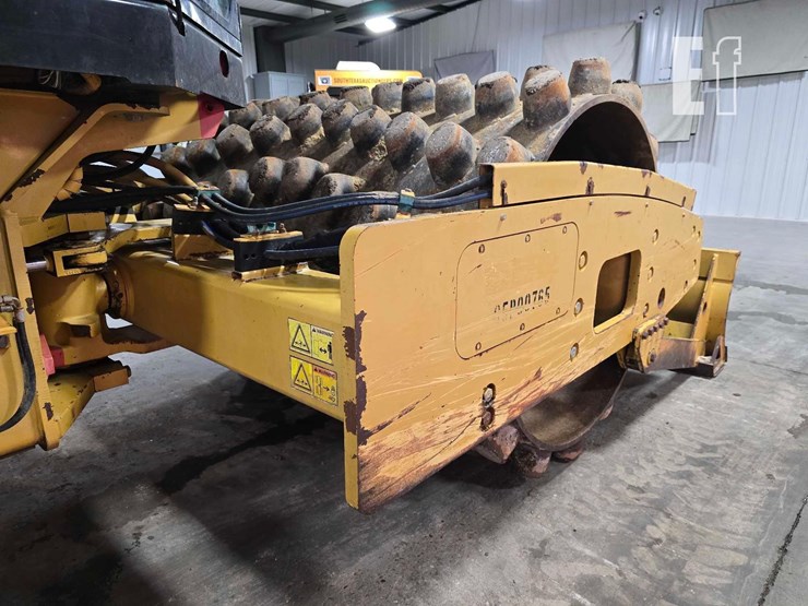2012-caterpillar-cp56-image-15