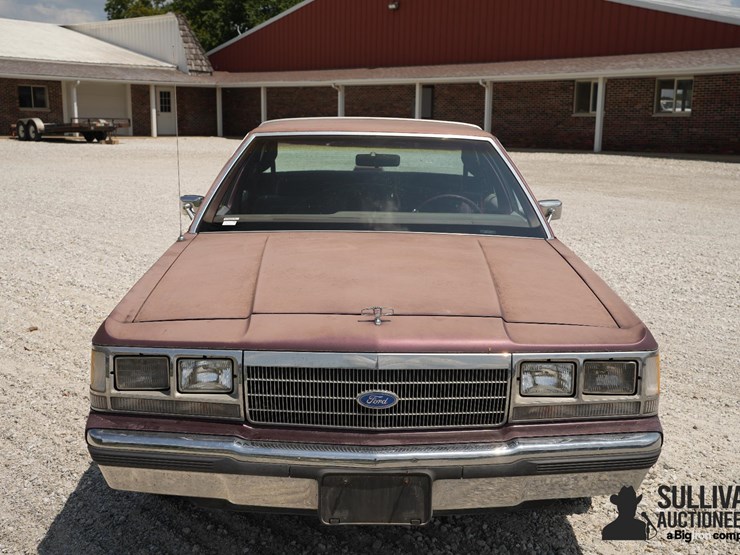 run-#179---1991-ford-crown-victoria-lx-sedan-image-2