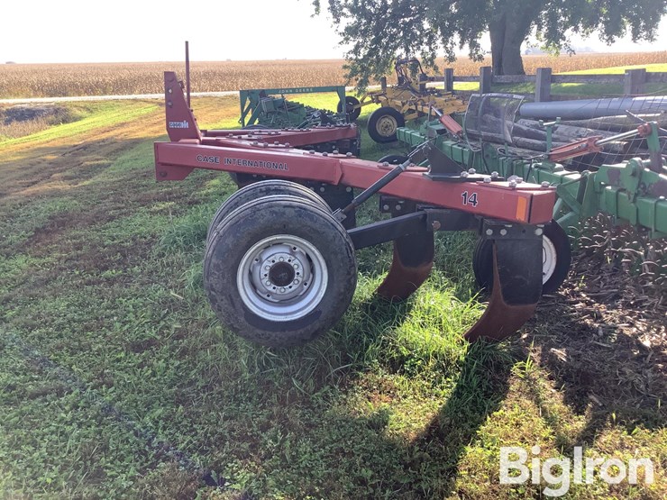 case-ih-14-v-ripper/subsoiler-plow-image-8