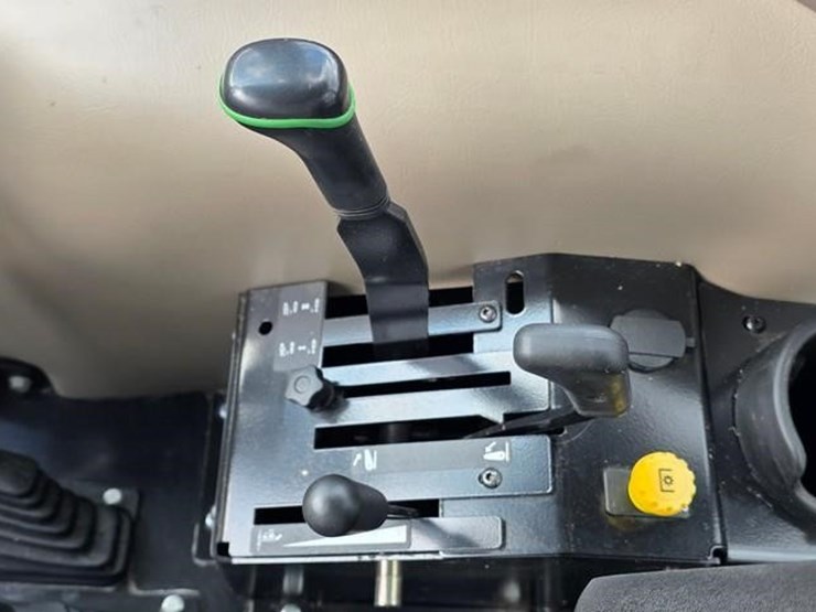 2016-john-deere-5065e-image-59