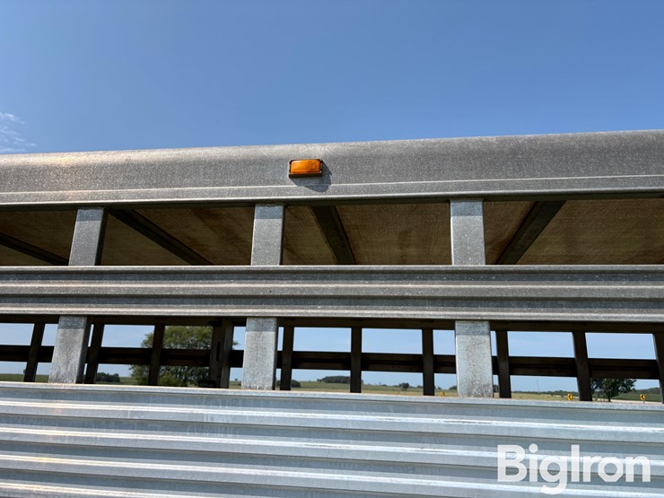 2006-travalong-6’8”x24’-t/a-gooseneck-aluminum-livestock-trailer-image-16