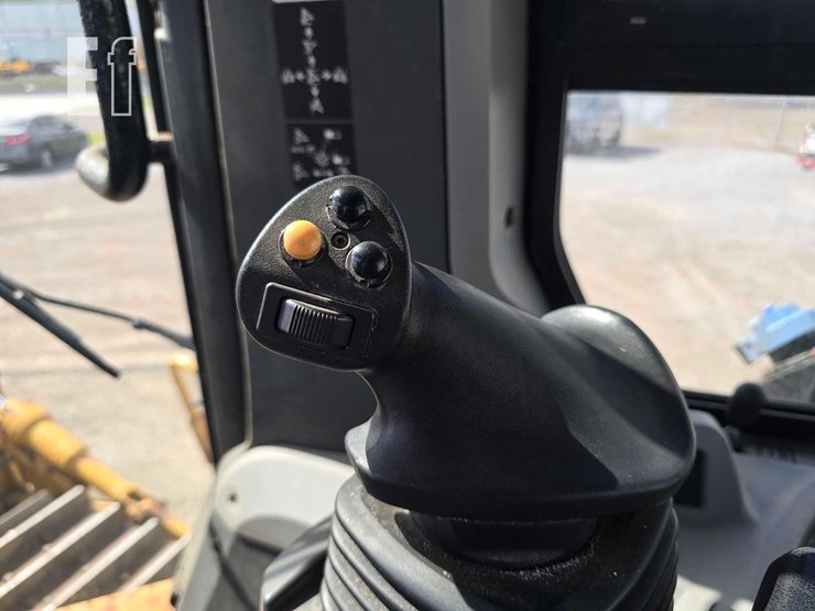 2017-caterpillar-d7e-image-17