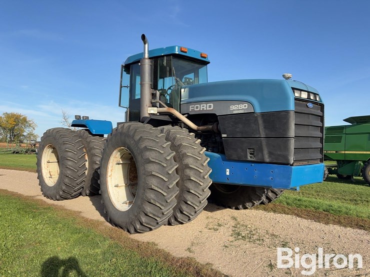 ford-versatile-9280-4wd-tractor-image-3
