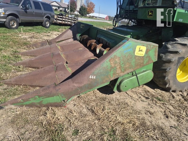 john-deere-444-image-1