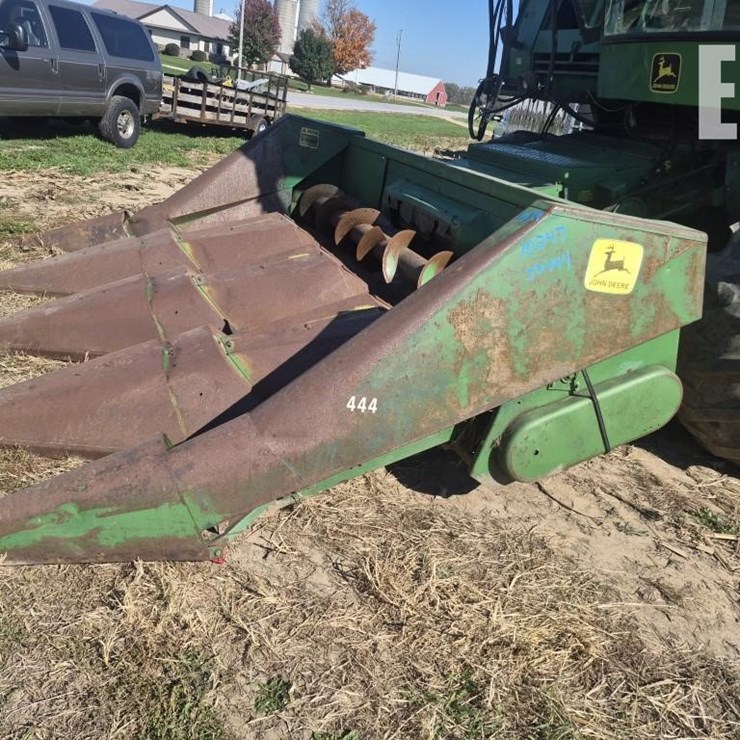 JOHN DEERE 444