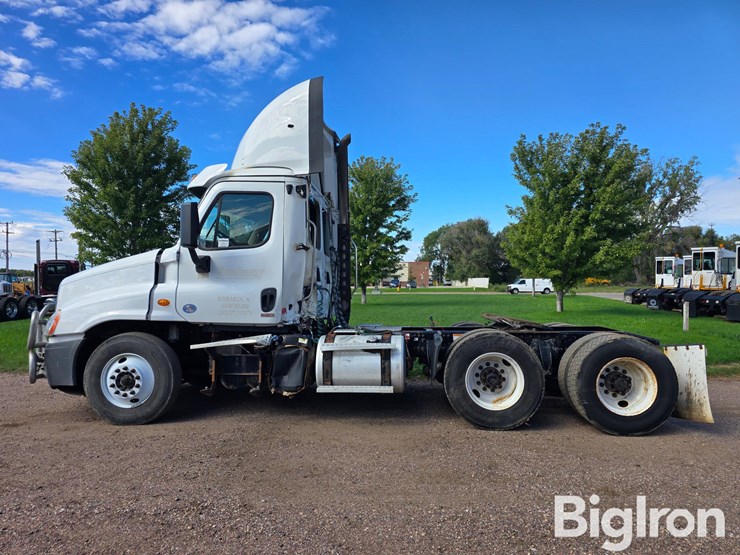 2019-freightliner-cascadia-125-t/a-day-cab-truck-tractor-image-8