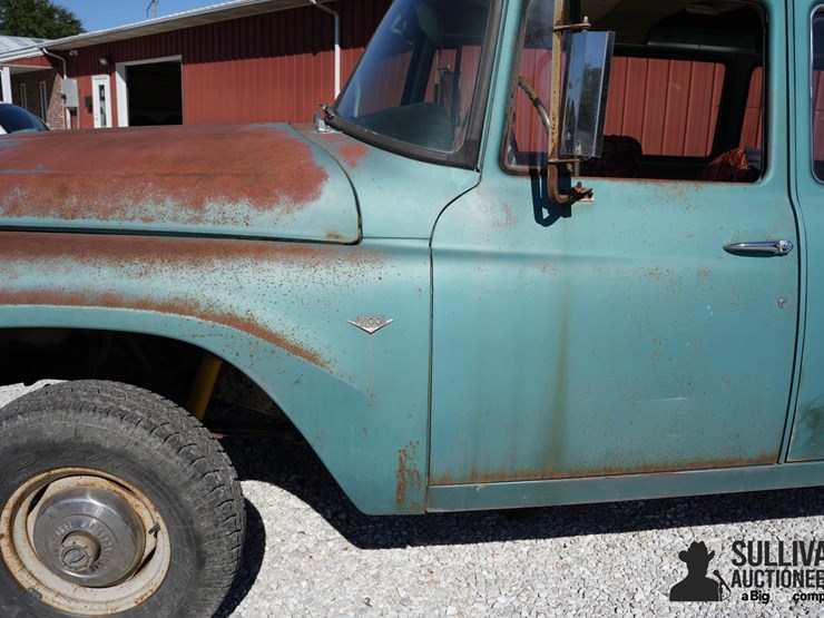 run-#12---1968-international-1100-travelall-4x4-image-16