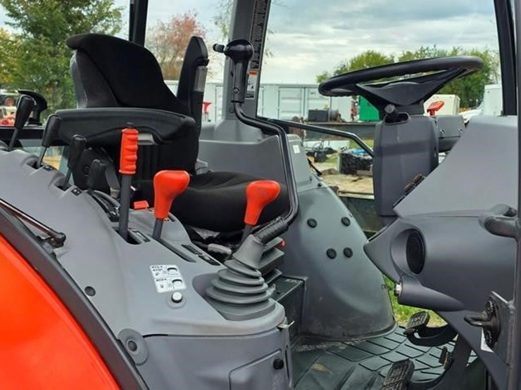 2017-kubota-m5-091d-image-52