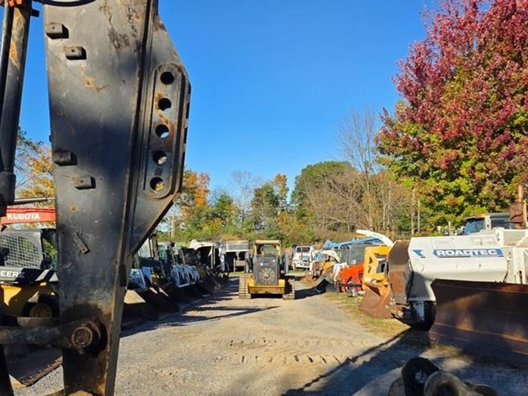 2015-deere-135g-image-53