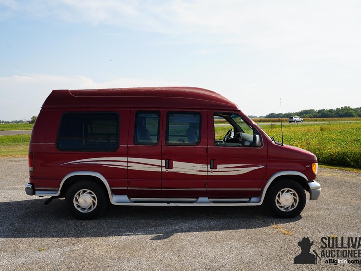 run-#22---2002-ford-conversion-chariot-van-image-4