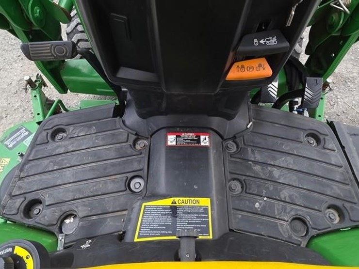 2014-john-deere-1025r-image-40