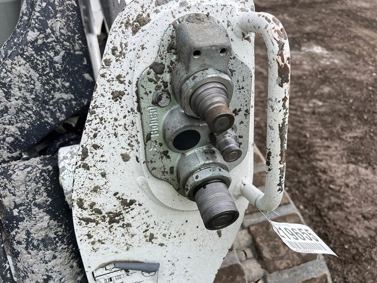 2023-bobcat-t770-skid-steer-loader-image-13